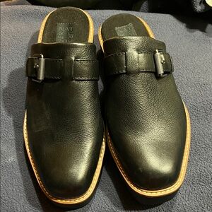 NWOT- NATURALIZER BLACK LEATHER SLIP-ON WOMEN CLOG (SZ.8.5) W/BUCKLE